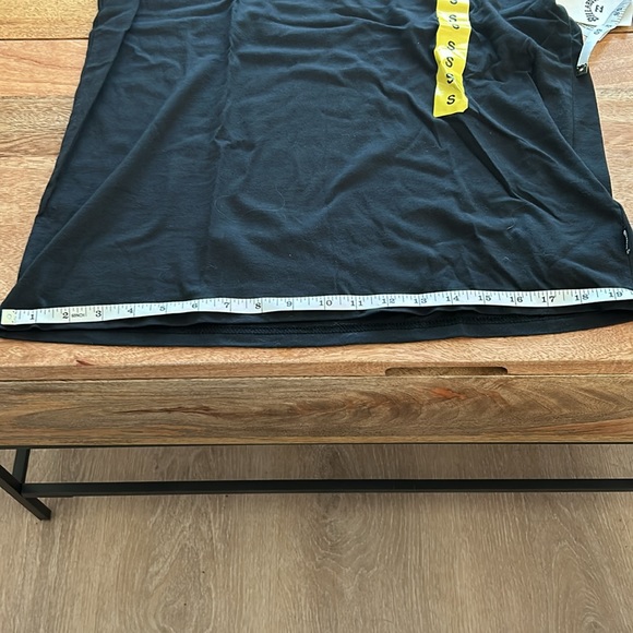 Brand is Billabong - Picture 3 of 10